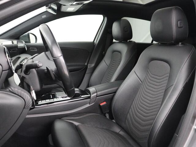 Mercedes-Benz A-KLASSE 200 Business Solution Plus Upgrade | Panoramadak | Stoelverwarming | Half leder | Widescreen | Camera | Navigatie | Park Assist | Cruise control | Full LED