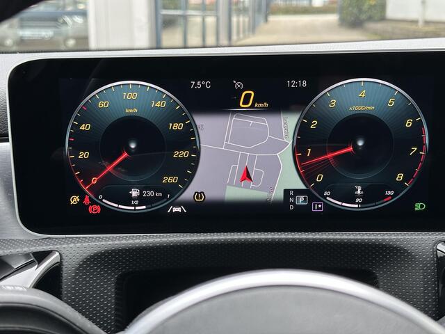 Mercedes-Benz A-KLASSE 220 Advantage | Pano-Dak/Carplay/Navi/Camera/18-inch