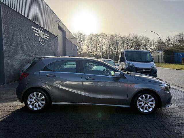 Mercedes-Benz A-KLASSE 180 Business Solution | 2E EIGENAAR | 12MND GARANTIE | AUTOMAAT | CRUISE | LED | NAVI | TREKHAAK |