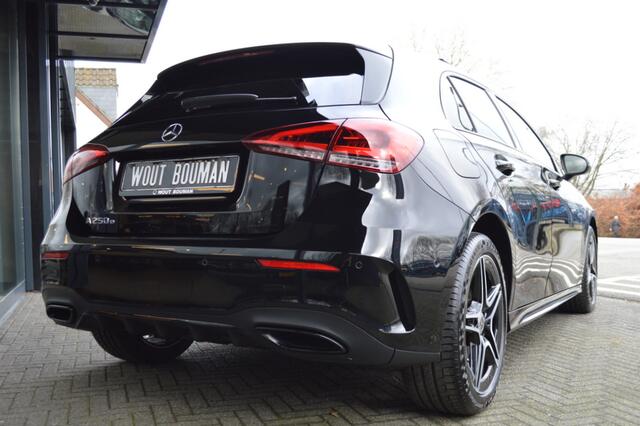 Mercedes-Benz A-KLASSE 250 e AMG Led Panorama Burmester Widescreen Sfeer Camera Night Augmented Pdc
