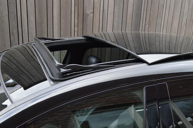 Mercedes-Benz A-KLASSE 250 e AMG Led Panorama Burmester Widescreen Sfeer Camera Night Augmented Pdc