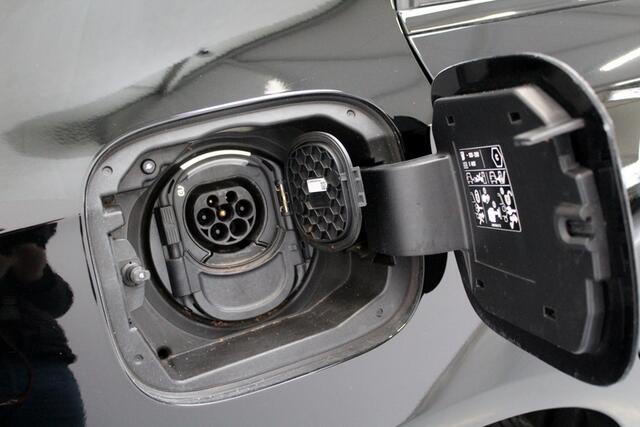 Mercedes-Benz A-KLASSE 250 e AMG Line 161PK, RIJKLAAR | PLUG-IN HYBRIDE | AUTOMAAT | ELEC-ACHTERKLEP | ALCANTARA/LEER