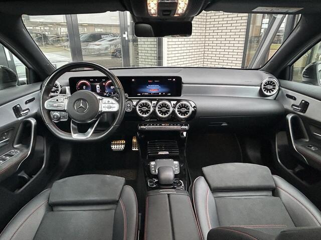Mercedes-Benz A-KLASSE 180 AMG | Panoramadak | Night Pakket
