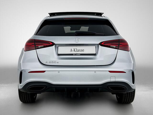 Mercedes-Benz A-KLASSE 250 e Business Solution AMG | Nightpakket | AMG Line Plus pakket | Parkeerpakket met 360°-camera | KEYLESS GO | Head-up display | Dodehoekassistent | Stoelverwarming voor | Licht- en zicht pakket |