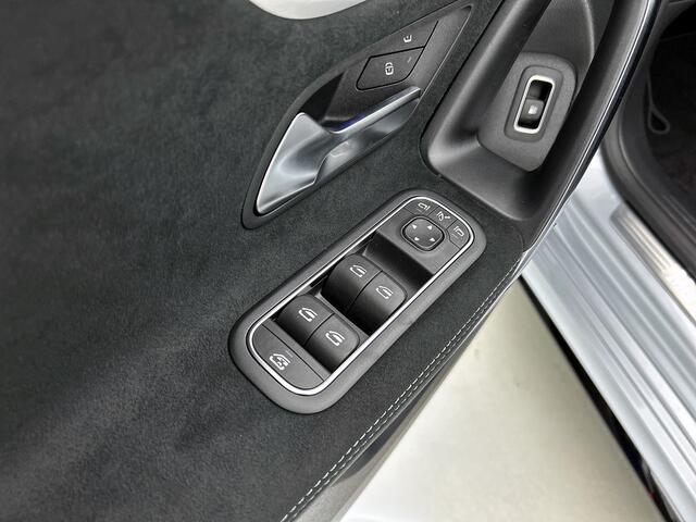 Mercedes-Benz A-KLASSE 250 e Business Solution AMG | Nightpakket | AMG Line Plus pakket | Parkeerpakket met 360°-camera | KEYLESS GO | Head-up display | Dodehoekassistent | Stoelverwarming voor | Licht- en zicht pakket |
