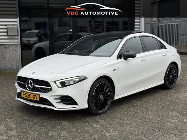 Mercedes-Benz A-KLASSE 250 e AMG Pano | Widescreen | Sfeerverlichting | Camera | Multispaak 19" | Dealer Onderhouden