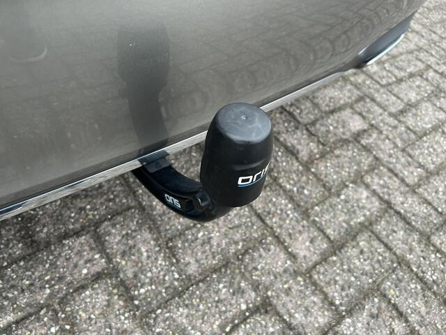 Mercedes-Benz A-KLASSE 180 Business Solution AMG | Trekhaak | Cruise Control | Stoelverwarming