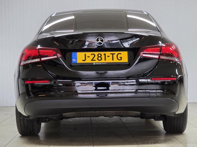 Mercedes-Benz A-KLASSE 180 Business Solution/ LED Koplampen/ Wide-Screen/ Stoelverw./ Camera/ Zwarte-Hemel/ 16'' LMV/ Keyless-GO/ DAB+/ Navi/ Clima/ Cruise/ Bluetooth/ PDC V+A/ Extra getint glas.