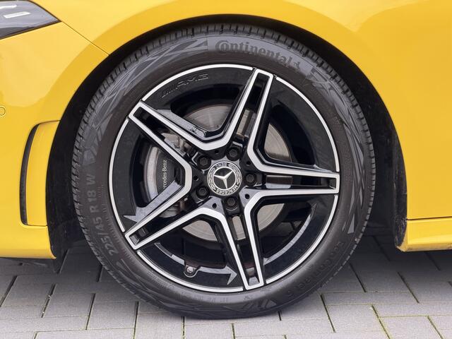 Mercedes-Benz A-KLASSE 180 AMG Night Premium Plus | Panorama | Sfeer | MultiBeam LED | Memory Seats | Camera