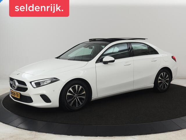 Mercedes-Benz A-KLASSE 180 Business Solution | Panoramadak | Stoelverwarming | Full LED | Half leder | Widescreen | Navigatie | Park Assist | Cruise control | Camera | Bluetooth | Climate control