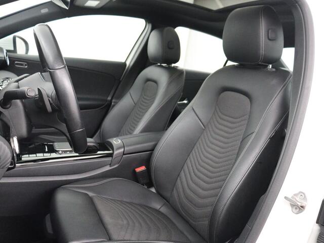 Mercedes-Benz A-KLASSE 180 Business Solution | Panoramadak | Stoelverwarming | Full LED | Half leder | Widescreen | Navigatie | Park Assist | Cruise control | Camera | Bluetooth | Climate control