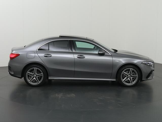 Mercedes-Benz A-KLASSE 250 e Limousine Business Solution AMG | Panoramadak | Stoelverwarming | Sfeerverlichiting | Achteruitrijcamera | Widescreen |