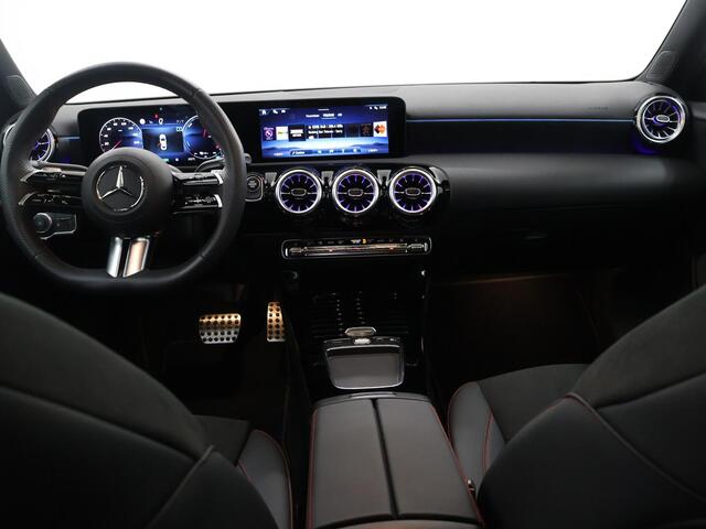 Mercedes-Benz A-KLASSE 250 e Limousine Business Solution AMG | Panoramadak | Stoelverwarming | Sfeerverlichiting | Achteruitrijcamera | Widescreen |