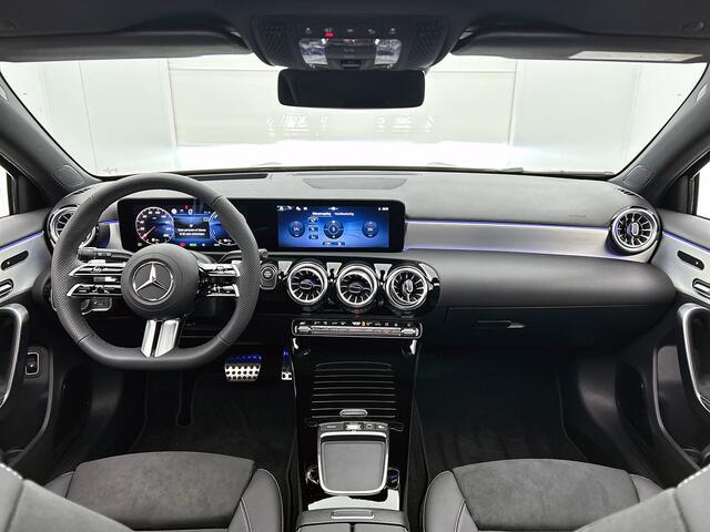 Mercedes-Benz A-KLASSE 250 e Business Solution AMG | AMG Line Plus pakket | Nightpakket | 19 inch AMG velgen | Smartphone-integratie | Panoramaschuifdak | Head-up display | 360°-camera | Augmented Reality navigatie |