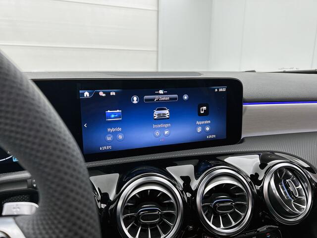Mercedes-Benz A-KLASSE 250 e Business Solution AMG | AMG Line Plus pakket | Nightpakket | 19 inch AMG velgen | Smartphone-integratie | Panoramaschuifdak | Head-up display | 360°-camera | Augmented Reality navigatie |