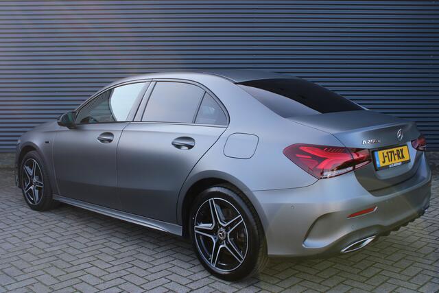 Mercedes-Benz A-KLASSE 250 e Business Solution AMG Limited Sfeerverlichting Camera Leer/Alcantara