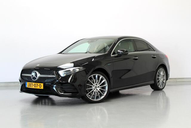 Mercedes-Benz A-KLASSE 250 e Premium Plus AMG-Line | RIJKLAAR | PANORAMADAK | 360GR CAMERA | LEER/ALCANTARA
