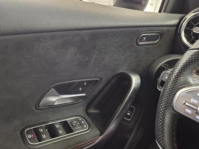 Mercedes-Benz A-KLASSE 180 Business Solution AMG | Panoramadak | Stoelverwarming | Camera | Navigatie | Apple Carplay | Keyless | Cruise Control | DAB |