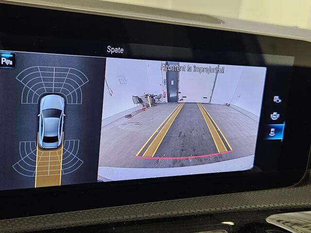 Mercedes-Benz A-KLASSE 180 Business Solution AMG | Panoramadak | Stoelverwarming | Camera | Navigatie | Apple Carplay | Keyless | Cruise Control | DAB |