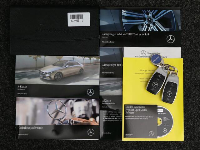 Mercedes-Benz A-KLASSE 180 Premium Plus Ledkoplampen | Apple CarPlay | Achteruitrijcamera | Spiegelpakket | Keyless-Go | Sfeerverlichting. Inclusief 24 maanden Mercedes-Benz Certified garantie voor Europa.