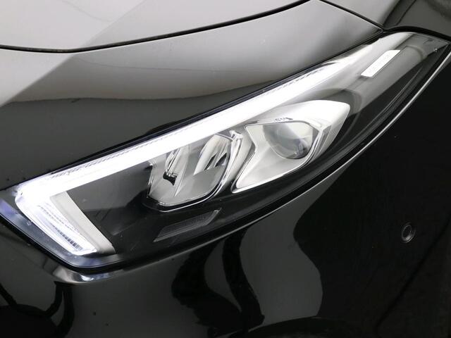 Mercedes-Benz A-KLASSE 160 Business Solution Luxury Ledkoplampeb | MBUX augmented reality voor navigatie | Sfeerverlichting | Stoelverwarming voor | Achteruitrijcamera. Inclusief 24 maanden Mercedes-Benz Certified garantie voor Europa.