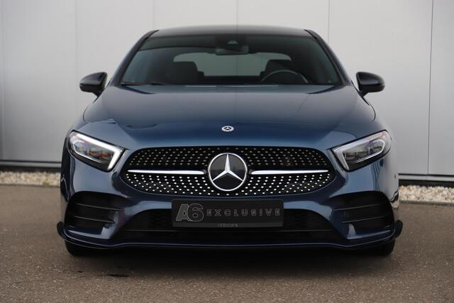 Mercedes-Benz A-KLASSE 180 Business Solution AMG Night Pakket Automaat Panoramadak Sfeerverlichting Widescreen Achteruitrijcamera