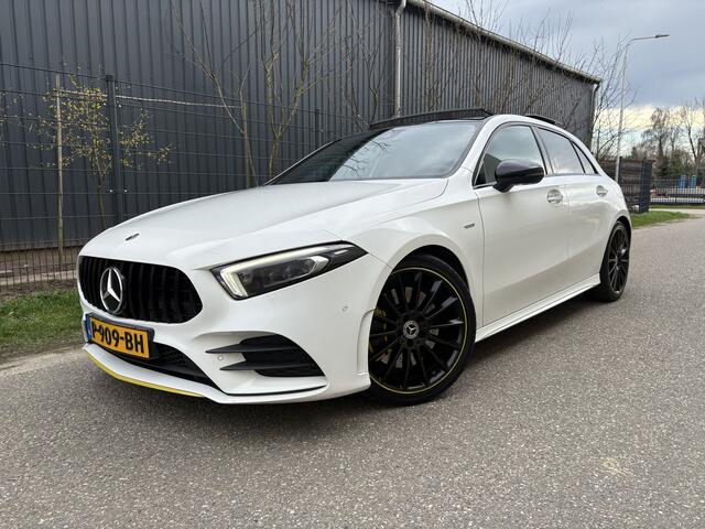 Mercedes-Benz A-KLASSE 250 Premium Plus / AUTOMAAT / PANORAMADAK / AMG PAKKET / EDITION 1 / 155dkm!