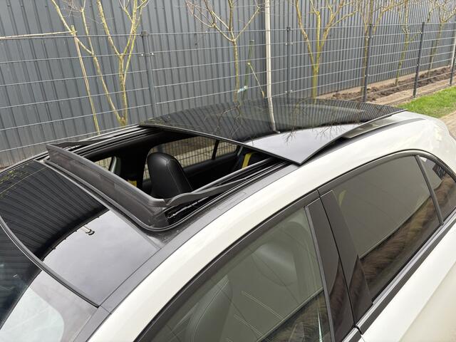 Mercedes-Benz A-KLASSE 250 Premium Plus / AUTOMAAT / PANORAMADAK / AMG PAKKET / EDITION 1 / 155dkm!