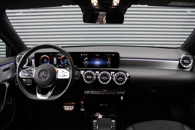 Mercedes-Benz A-KLASSE 250 e AMG Limited Panoramdak Sfeerverlichting Leer/Alcantara