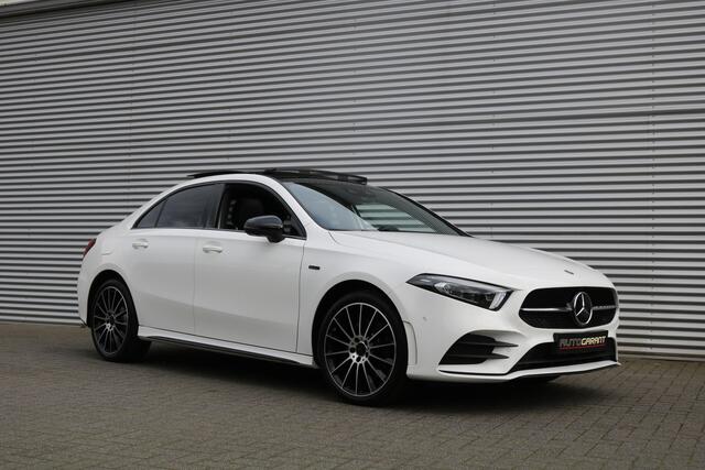 Mercedes-Benz A-KLASSE 250 e AMG Pakket AMG NightPakket (50.526Km! Pano Sportleder/Memory Widescreen Carplay Distronic 360Camera M-Bux Multibeam 19InchAMG PrivacyGlass)
