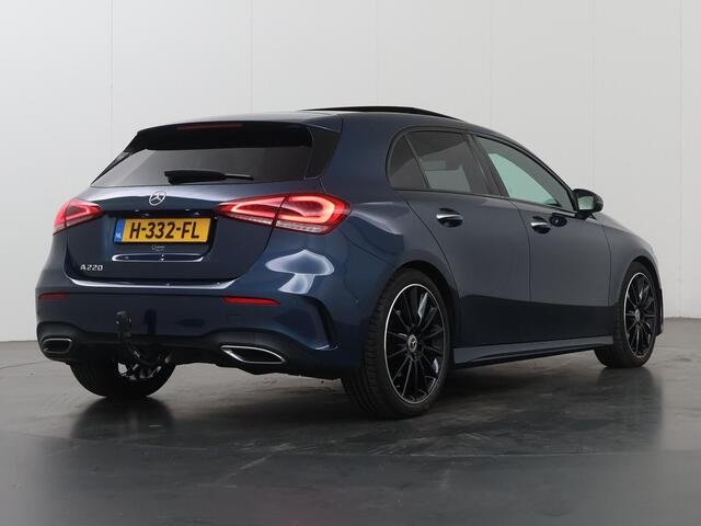 Mercedes-Benz A-KLASSE 220 Launch Edition Premium | AMG | Night | Panoramadak | Trekhaak | Sfeerverlichting | Widescreen | Multispaaks wielen