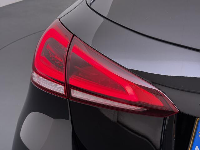 Mercedes-Benz A-KLASSE 250e AMG // Panoramadak // Distronic // Carplay // 18" // Nightpakket // All Season Banden // Widescreen