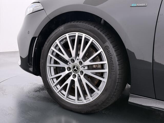 Mercedes-Benz A-KLASSE 250e AMG // Panoramadak // Distronic // Carplay // 18" // Nightpakket // All Season Banden // Widescreen