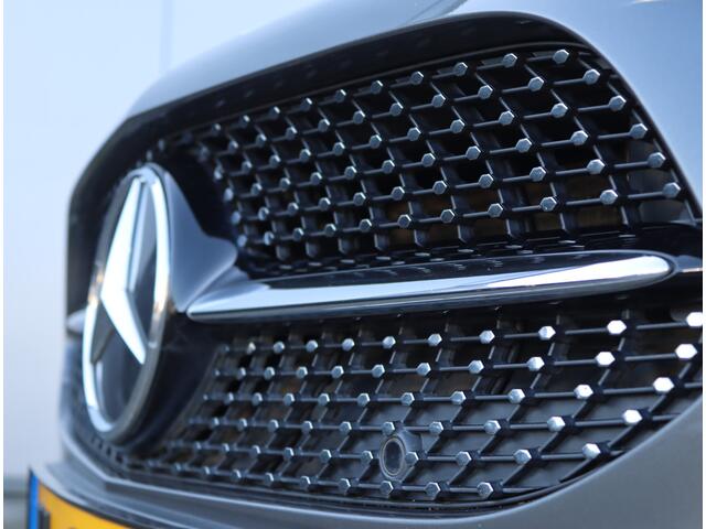 Mercedes-Benz A-KLASSE 200 AMG-line | Panoramadak | Widescreen | Org. NL