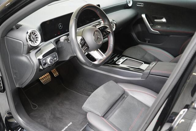 Mercedes-Benz A-KLASSE 250 e AMG Line | SoH 96% | Sfeerverlichting | Navigatie | Black pakket | Sportstoelen