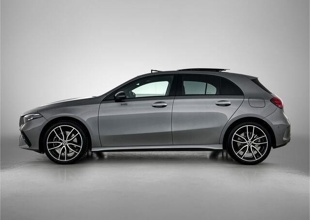 Mercedes-Benz A-KLASSE 250 e Business Solution AMG | AMG Line Plus pakket | Nightpakket | Smartphone-integratie | Panoramaschuifdak | MULTIBEAM LED | 360° camera | Head-up display | 19 inch AMG velgen | Augmented Reality navigatie |