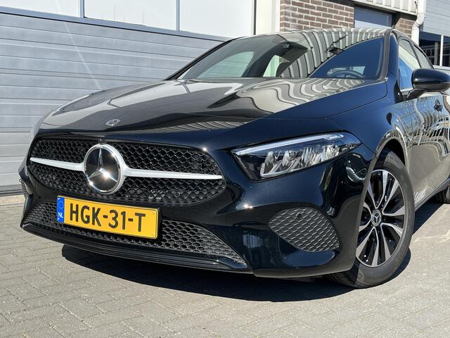 Mercedes-Benz A-KLASSE 180 Star Edition | Apple CarPlay | Android Auto | Volledig Digitaal Display | Stoelverwarming | Parkeersensoren | Achteruitrijcamera | Elektrisch Inklapbare Buitenspiegels