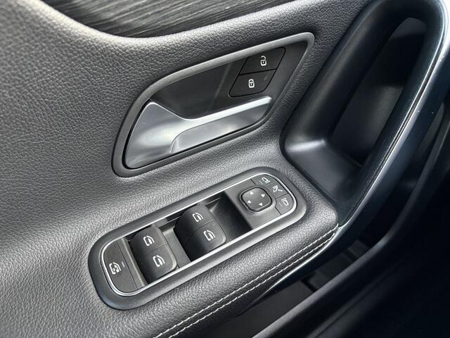 Mercedes-Benz A-KLASSE 180 Business Solution | Stoelverwarming | Navigatie | PDC | Camera | Navigatie | AMG Line
