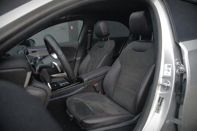 Mercedes-Benz A-KLASSE 180 Business Solution AMG | Stoelverwarming | Camera | Ambiance Verlichting | Keyless | Apple Carplay | Navigatie | Cruise Control |