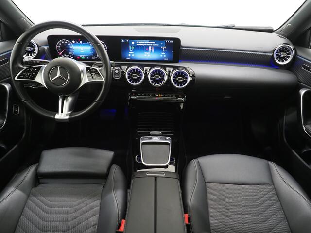 Mercedes-Benz A-KLASSE 250 e Luxury Line | Panoramadak | Sfeerlicht | Camera | Keyless | Zwarte Hemel | Cruise | DAB