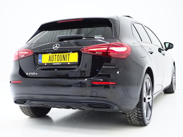 Mercedes-Benz A-KLASSE 250 e Luxury Line | Panoramadak | Sfeerlicht | Camera | Keyless | Zwarte Hemel | Cruise | DAB