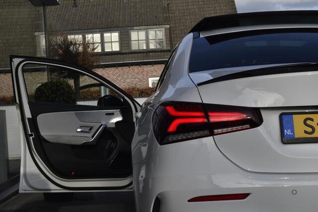 Mercedes-Benz A-KLASSE 250 e AMG Line