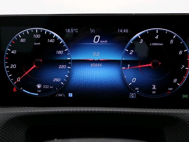 Mercedes-Benz A-KLASSE 160 Business Solution Luxury Ledkoplampen | Sfeerverlichting | Parkeerpakket met achteruitrijcamera | Stoelverwarming | Lederlook ARTICO. Inclusief 24 maanden Mercedes-Benz Certified garantie voor Europa.