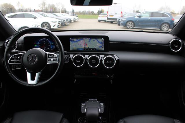 Mercedes-Benz A-KLASSE 250e AUT8 Advantage TREKHAAK CAMERA STUURWIELVERWARMING NAVI DAB