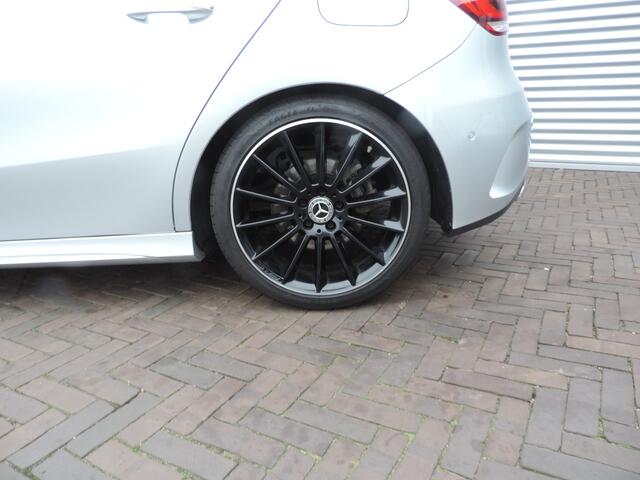 Mercedes-Benz A-KLASSE 220 Launch Edition Premium Plus panorama dak sfeerlicht vol vol