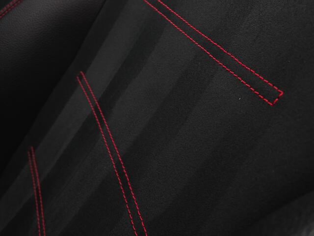 Mercedes-Benz A-KLASSE 180d Bns Sol. AMG-pakket / Burmester / dakraam / LED