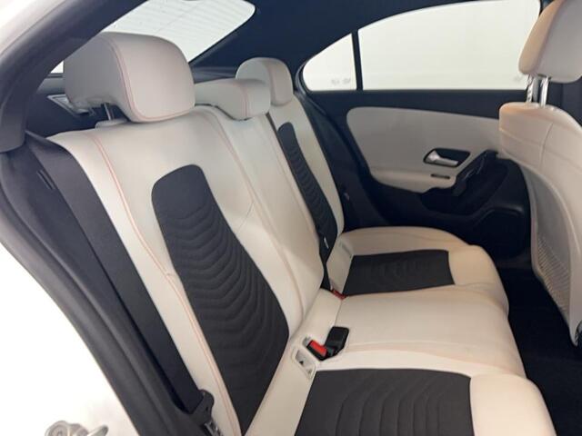 Mercedes-Benz A-KLASSE 200 Business Solution 1e Eigenaar | Volledig Onderh | NL-Auto | Camera | Stoelverwarming | Navi | Carplay | Alarm klasse 3 | ACC | PDC