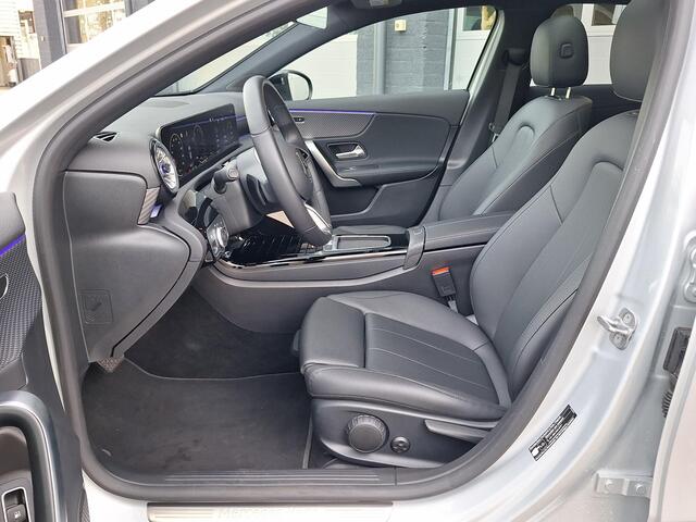 Mercedes-Benz A-KLASSE 250 e | Panoramadak | Night Pakket | MULTIBEAM LED Koplampen | Apple CarPlay | Android Auto | Sfeerverlichting | Dodehoekassistentie | Stoelverwarming | Achteruitrijcamera | Elektrisch Inklapbare Buitenspiegels