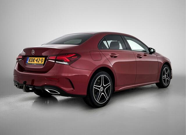 Mercedes-Benz A-KLASSE 250 e AMG Plug-In Hybride AMG Line | Night Pakket | Trekhaak | Stoelverwarming voor | Dodehoekassistent | Apple CarPlay. Inclusief 24 maanden MB Certified garantie voor Europa.