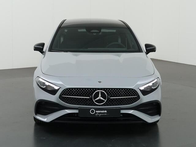 Mercedes-Benz A-KLASSE 180 Business Solution AMG | Night edition | Panoramadak | Memory stoelen | Head-up display | Stoelverwarming | Dodehoekassistent | AMG Line Plus
